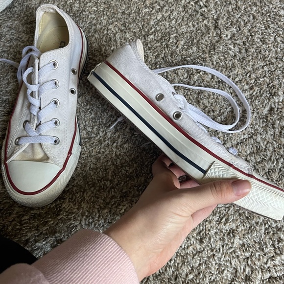 White converse - Picture 2 of 6